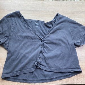 gray, cropped t-shirt in perfect condition. size xs